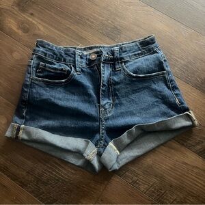 KanCan Dark Wash Cuffed Denim Shorts Size 0 / 23 Stretch Spring break Minimalist